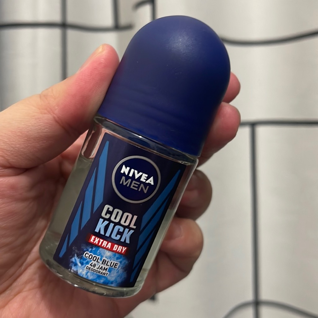 Men Cool Kick Cool Blue Deo Roll On imgfdn-99293044-3142-4f99-a96b-3e95794231ba