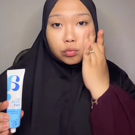 Acne Protection Sunscreen SPF 45 PA+++ - Reformulation in February 2023 imgfdn-d4d20619-0b8c-4e02-97d3-0c25e58ff46c
