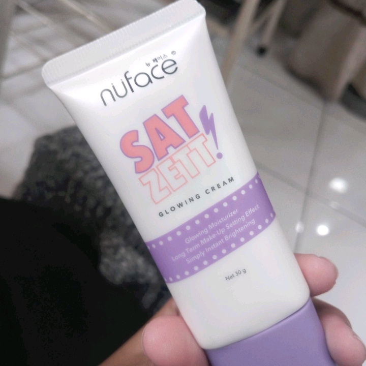 Sat Zett Glowing Cream imgfdn-03aeeb13-0c67-4b52-9cff-17ba68a32362
