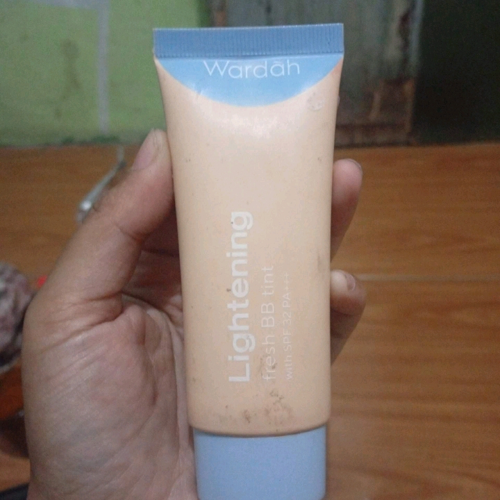 Lightening Fresh BB Tint - 01 Neutral Fair imgfdn-4b7eb0bd-0124-40ad-8f12-964494c539e4