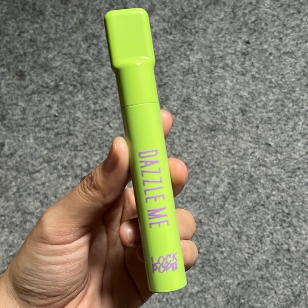 Lock & Pop! VoluMAX-ing Mascara imgfdn-040de4f5-652a-4b88-8e3a-7f5231157b38