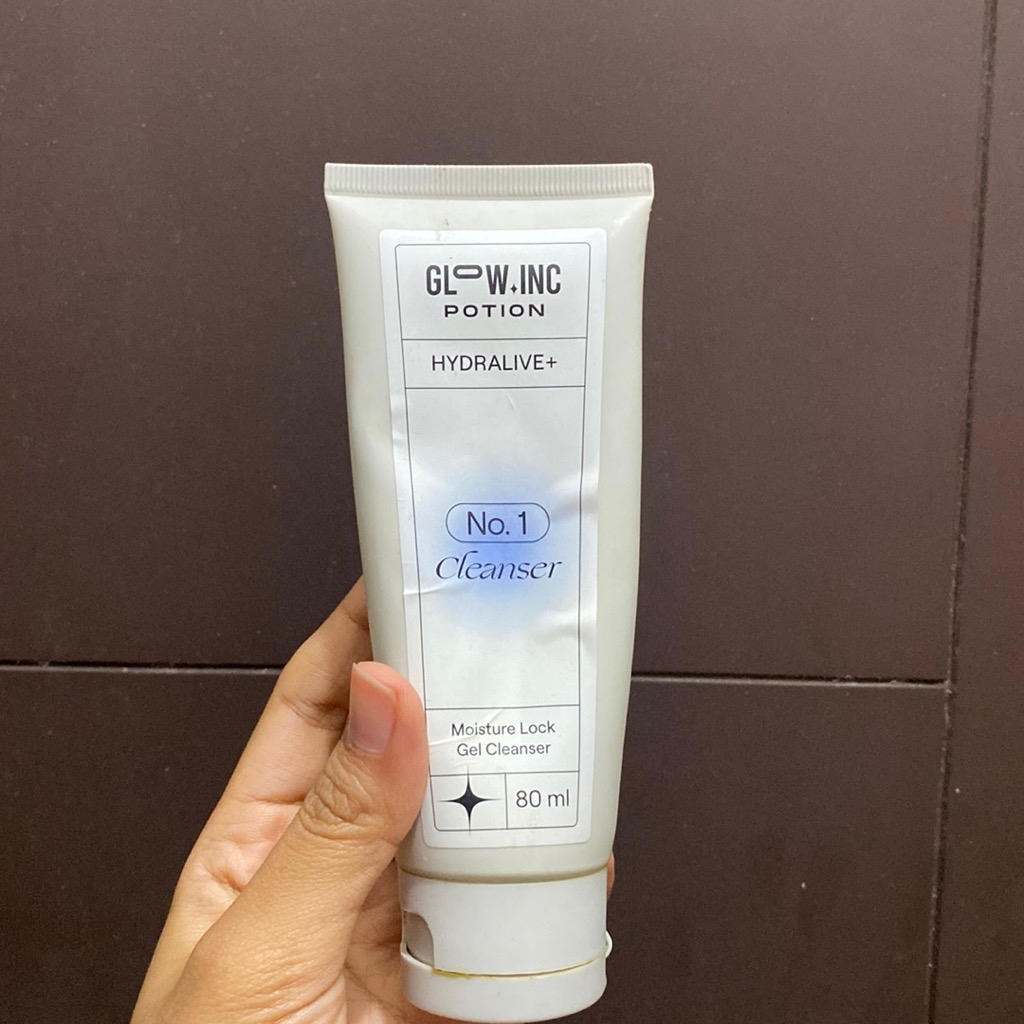 HYDRALIVE+ Moisture Lock Gel Cleanser imgfdn-593d0f47-7400-4f38-a094-36f291e749b7