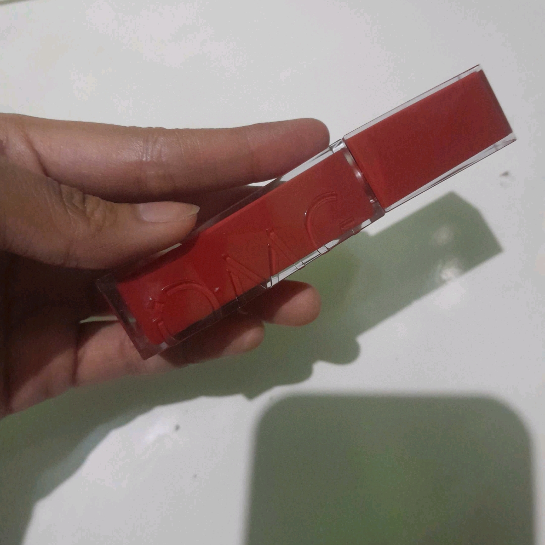 Colorlast Lip Vinyl - 03 Diva imgfdn-b895b107-4dc4-48d1-ac82-db549148043a