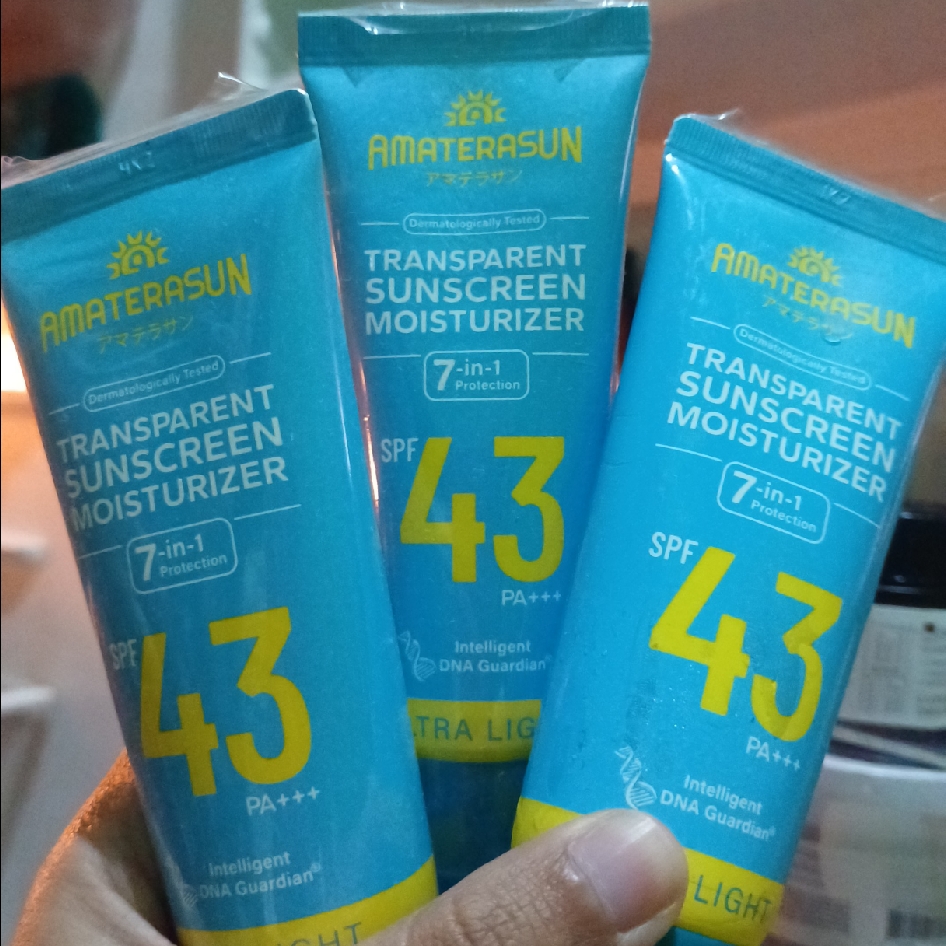 Transparent Sunscreen Moisturizer SPF 43 PA+++ imgfdn-a7778fc6-1169-4bc4-9bf5-a2fac3758f16