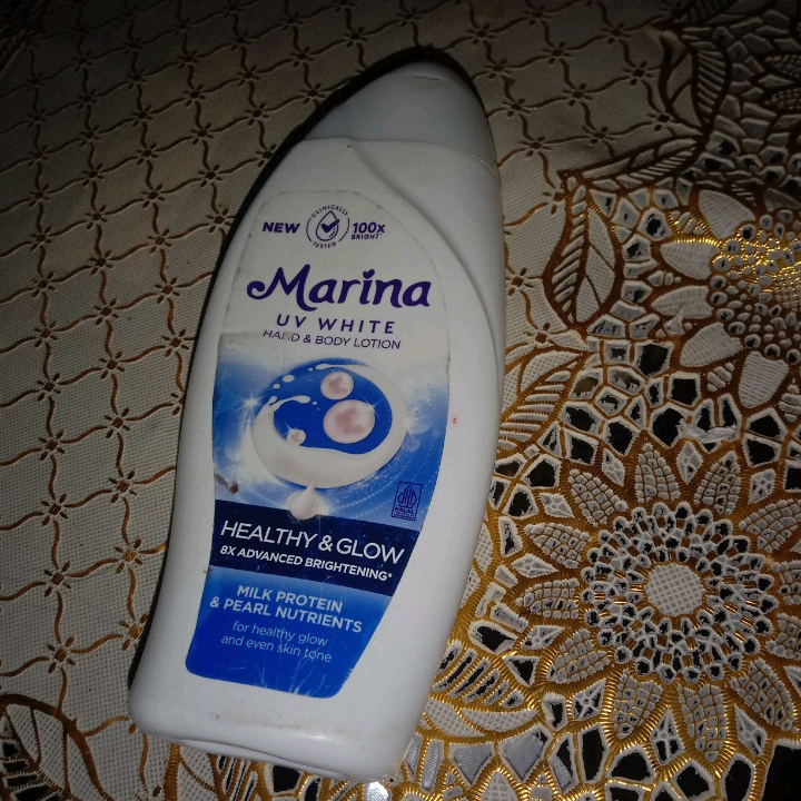 UV White Healthy & Glow Lotion imgfdn-fb2a6805-c06a-45e2-99fb-d12d81a5a6ff