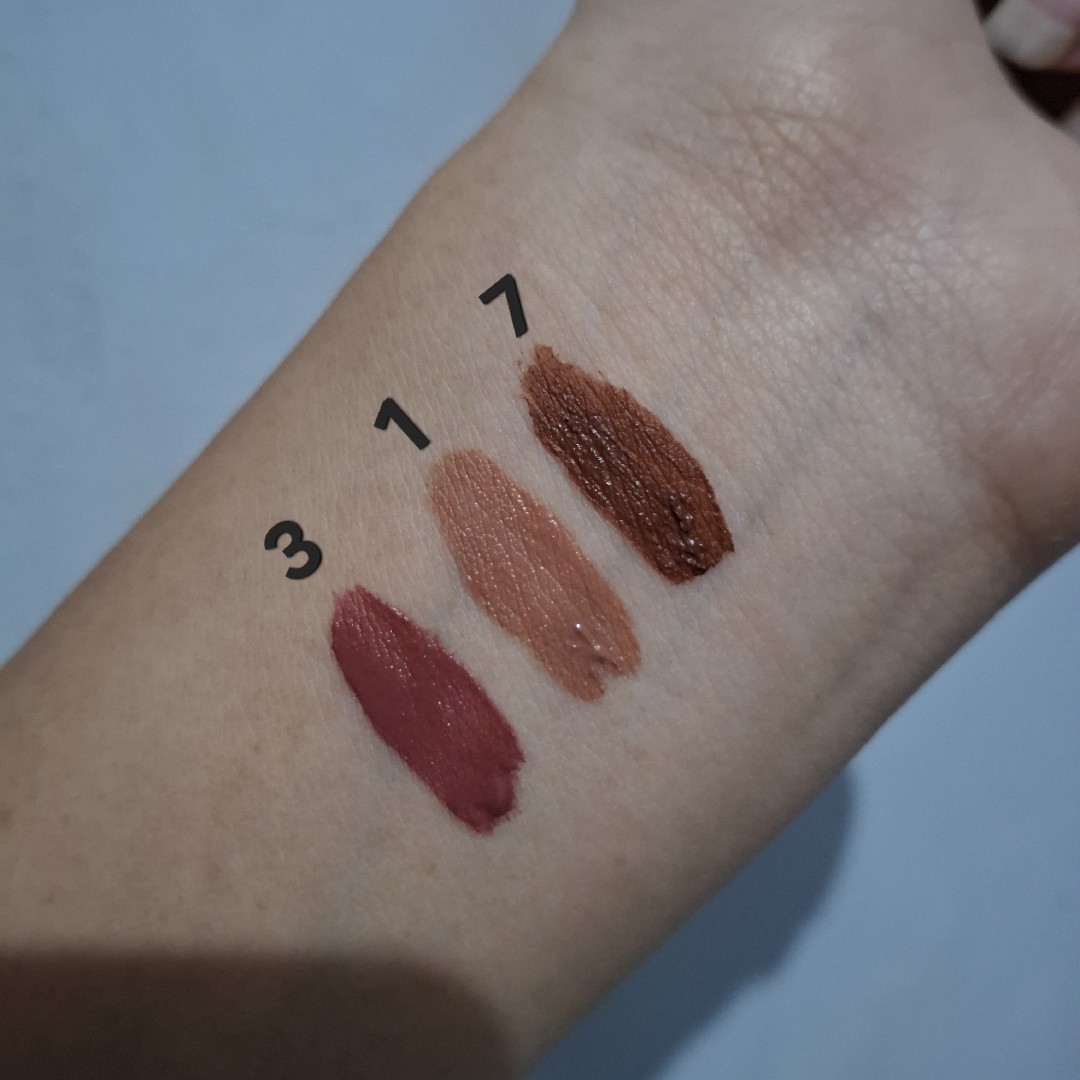 Velvety Lippie Cream - 01 Creme Brulee imgfdn-7a60cba4-e13f-463d-934a-963d8a96ed37