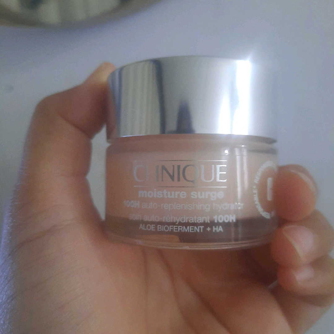 Moisture Surge 100H Auto-Replenishing Hydrator imgfdn-496567ca-0903-4ee7-97e5-ea3eb99dbad9