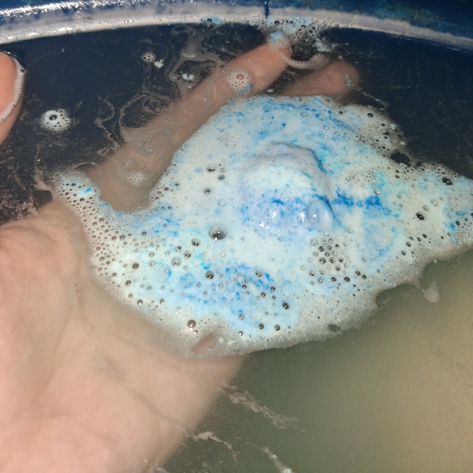 Bath Bomb - Uranus imgfdn-e78a1cd7-93a4-408f-8605-e7d4ac3ad7cb