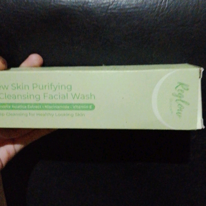 Skin Purifying and Cleansing Facial Wash imgfdn-dcf9ad59-d6ee-4386-8050-adc182f24239