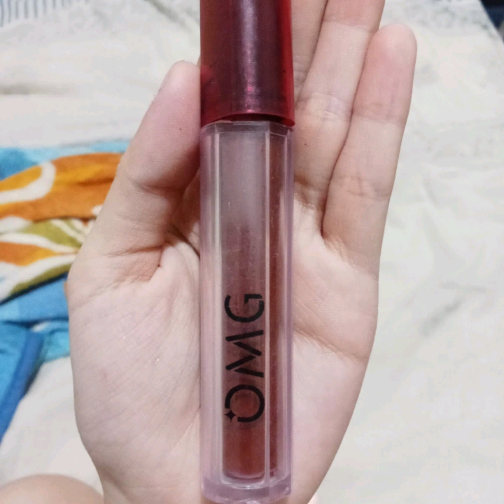 Oh My Glam Mattelast Lip Cream - 24 Berry imgfdn-89f6e84b-0ffd-4730-be60-d9e86f38d0bf