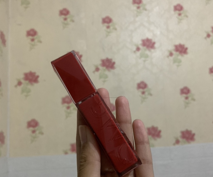 Colorlast Lip Vinyl - 05 Scarlett imgfdn-42145521-9e1c-411a-b8d9-0552ab19b22e