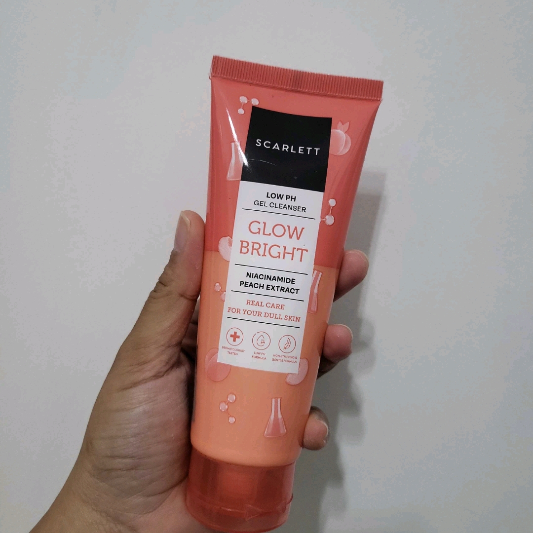 Low pH Glow Bright Gel Cleanser imgfdn-4f323395-20a6-494c-9b21-2c161af2addc
