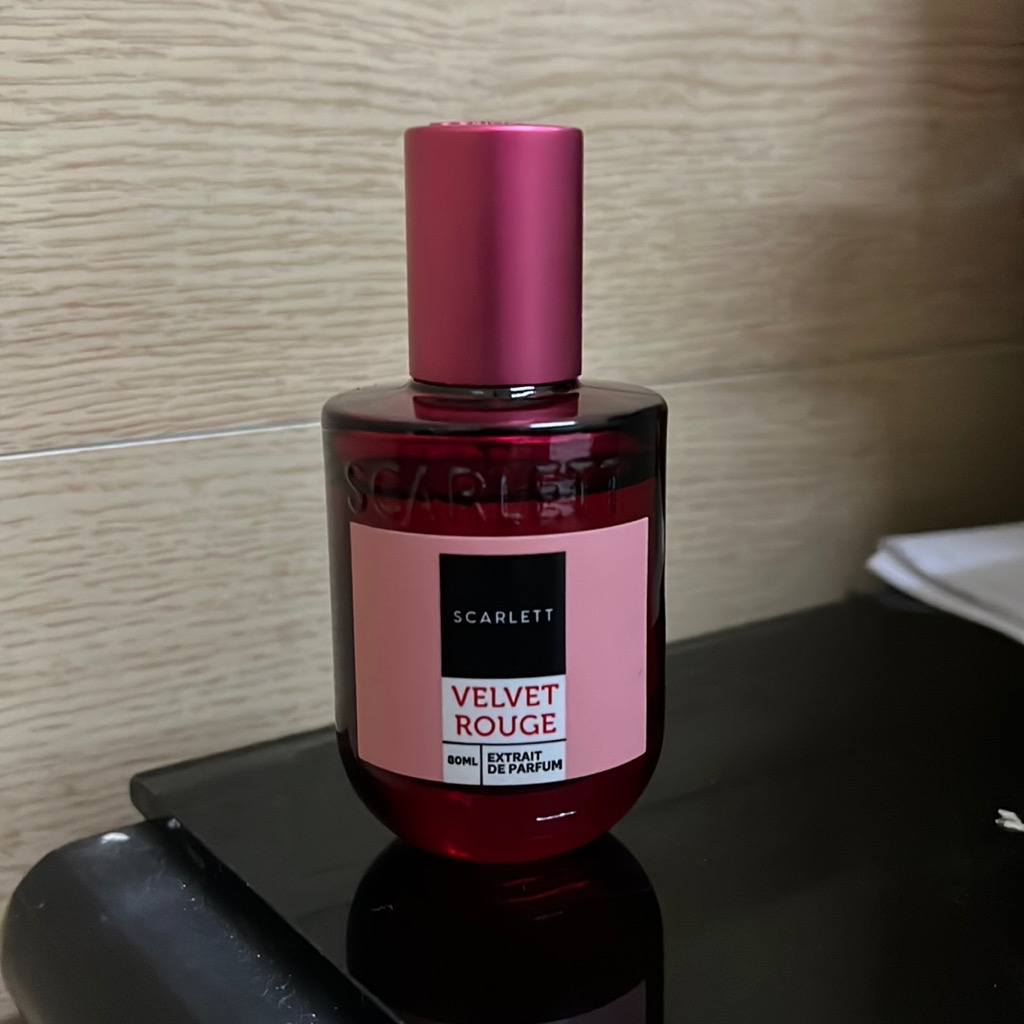 Velvet Rouge Extrait De Parfum imgfdn-d10e7aca-b30b-4419-b428-e31ab72edc38