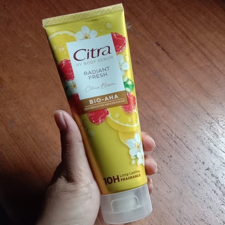 UV Body Serum Radiant Fresh Citrus Blossom imgfdn-f744a98c-7290-4961-ad13-50186a52734b