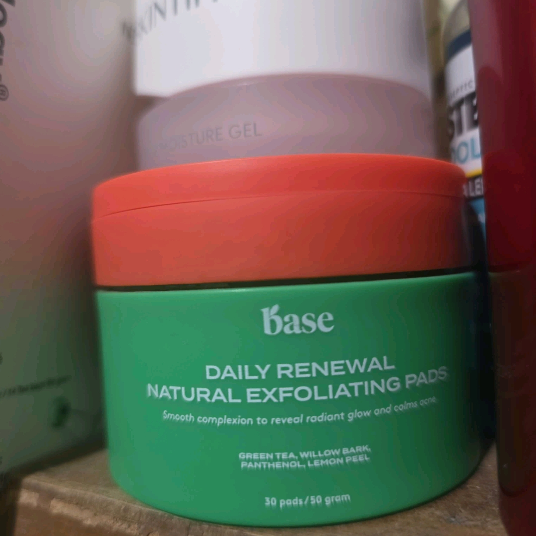 Daily Renewal Natural Exfoliating Pads imgfdn-61bb2874-5707-4045-8198-4a7f1c5520af