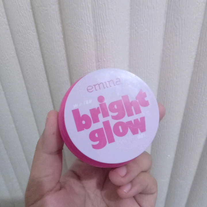 Water Bright Glow Gel Moisturizer imgfdn-50ee73b0-697c-43c1-a7d0-2bda4c427dbe