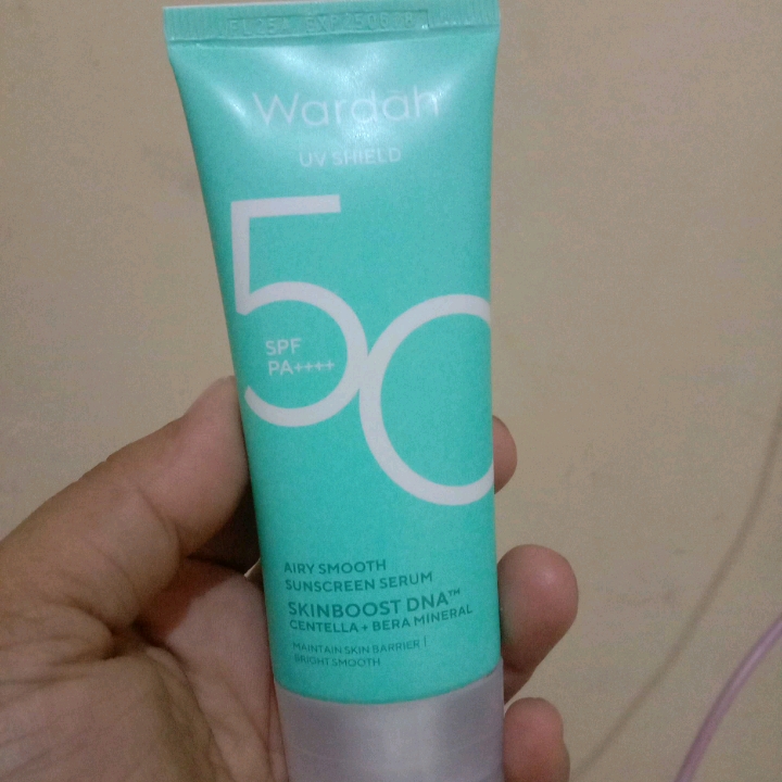 UV Shield Airy Smooth Sunscreen Serum SPF 50 PA++++ imgfdn-66acbedc-a291-4b8d-8bc0-165238947af4