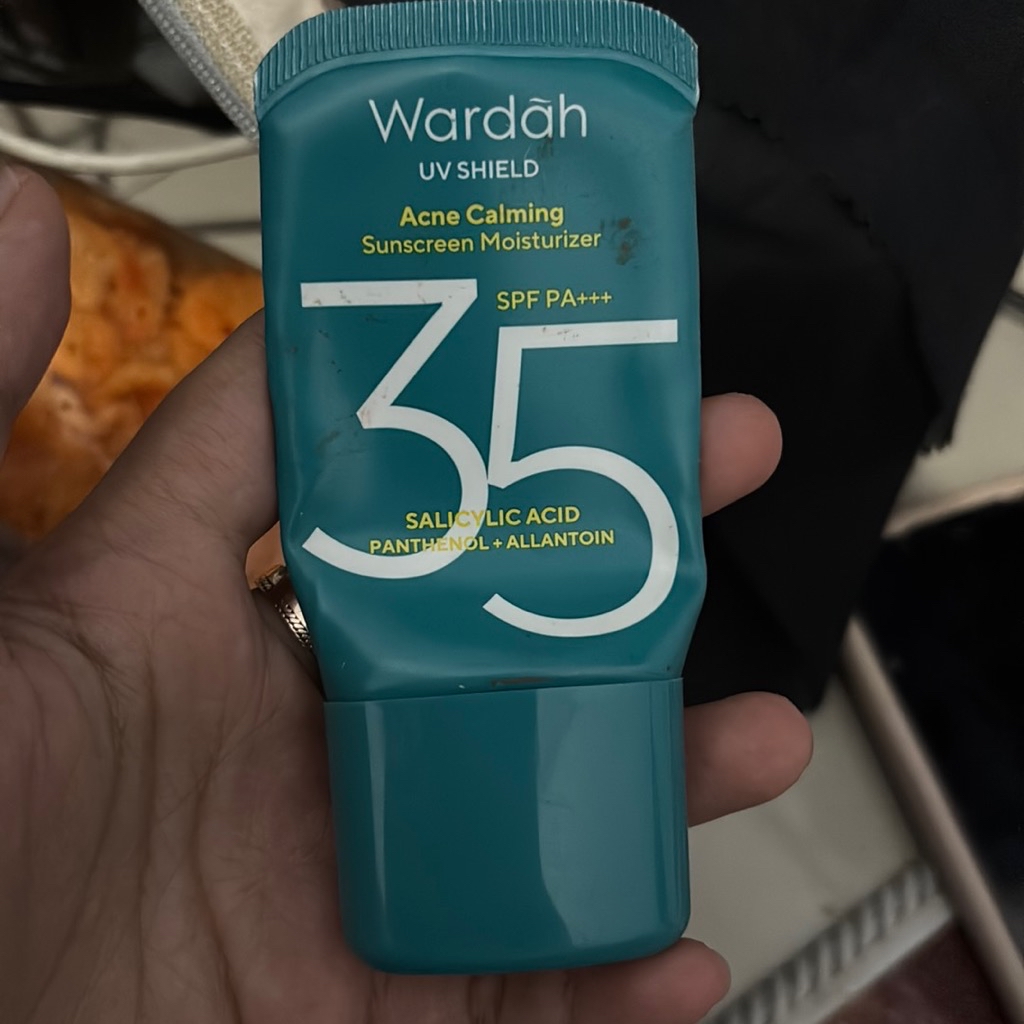 UV Shield Acne Calming Sunscreen Moisturizer SPF 35 PA+++ imgfdn-be83de67-97b7-4eee-8c5f-dab71594c5c9