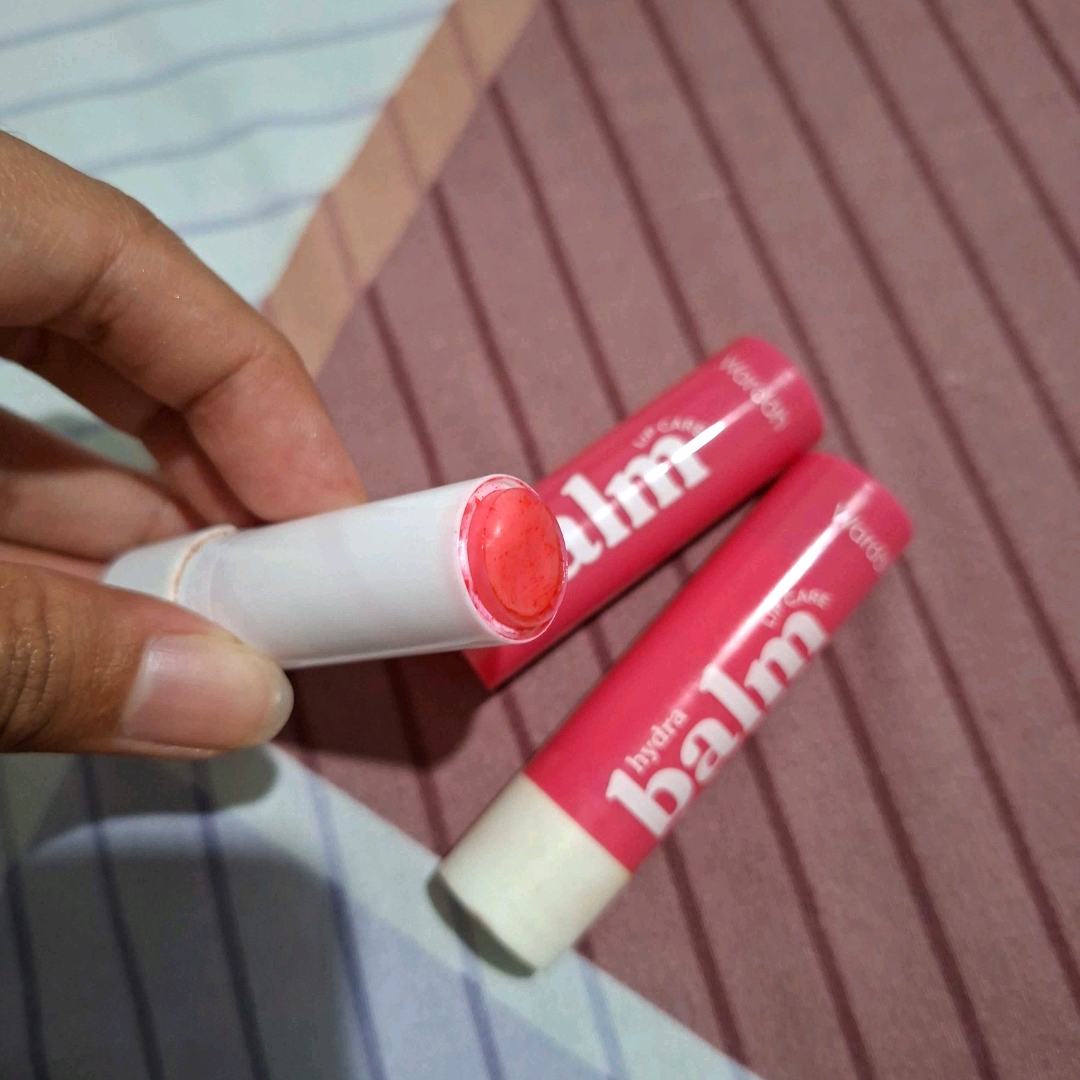 Everyday Fruity Sheer Lip Balm - Strawberry imgfdn-5733896d-eef6-4f3a-8eb1-c447b0a10a6f