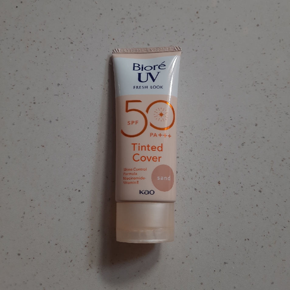 UV Fresh Look Tinted C SPF50 - Sand imgfdn-290c4b90-4a2a-4b94-8d14-5d6ba346d469