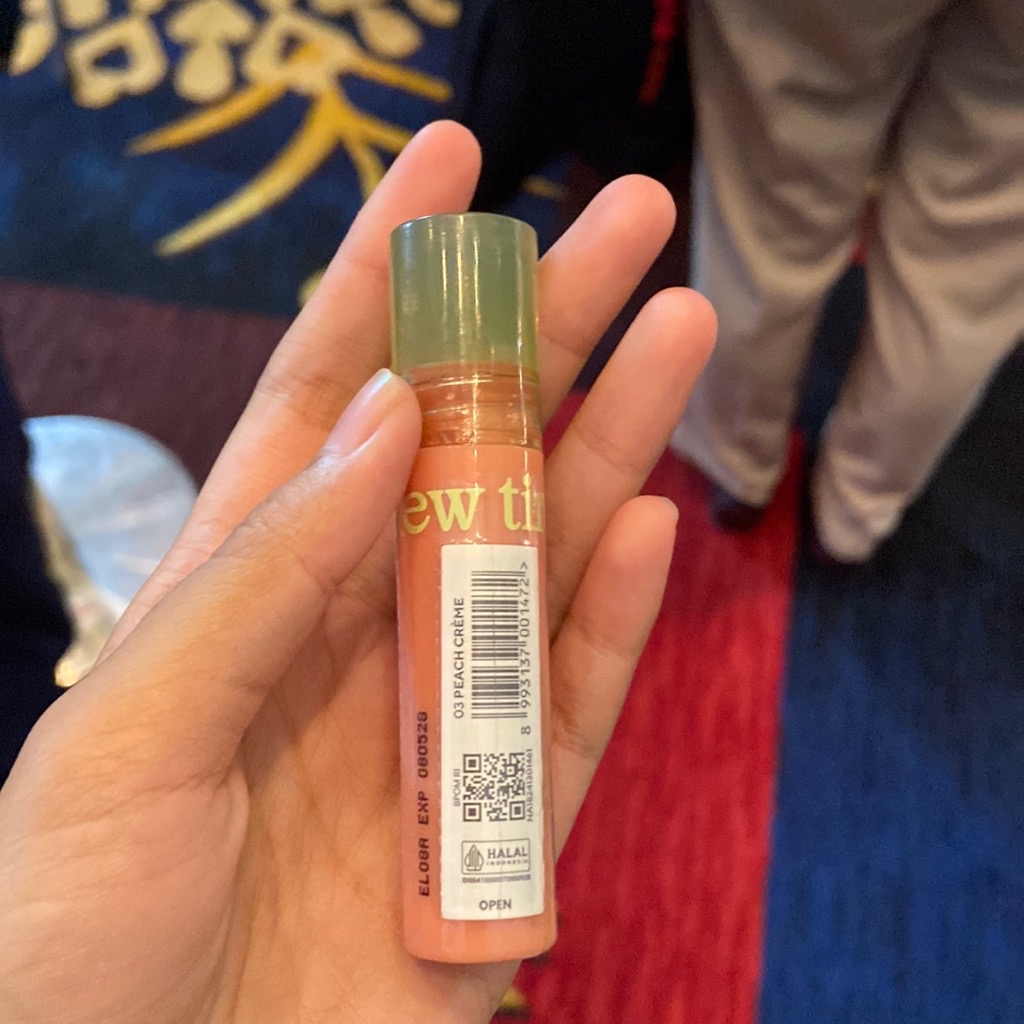 Moist Dew Tint - 03 Peach Crème imgfdn-66028a7b-106d-401e-9c2e-cd3d4c68ae0a