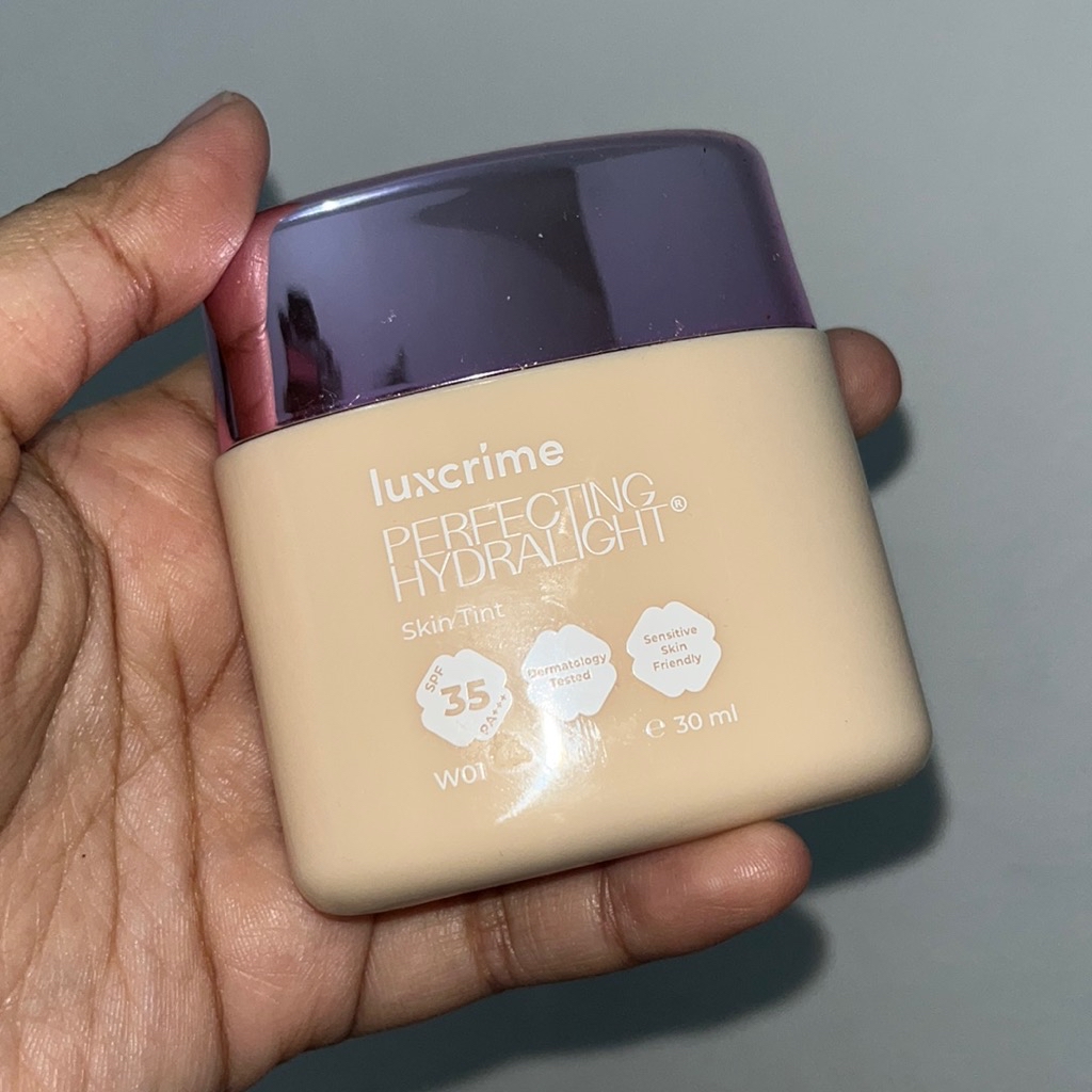 Perfecting Hydralight Skin Tint SPF 35 - W01 imgfdn-aca6b197-fd31-4afa-b52e-bb9980c27fab