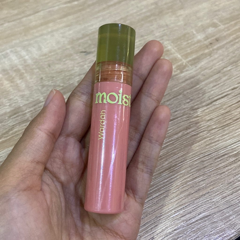 Moist Dew Tint - 03 Peach Crème imgfdn-5499126a-0fd4-4b57-98a8-c6d1a976a775