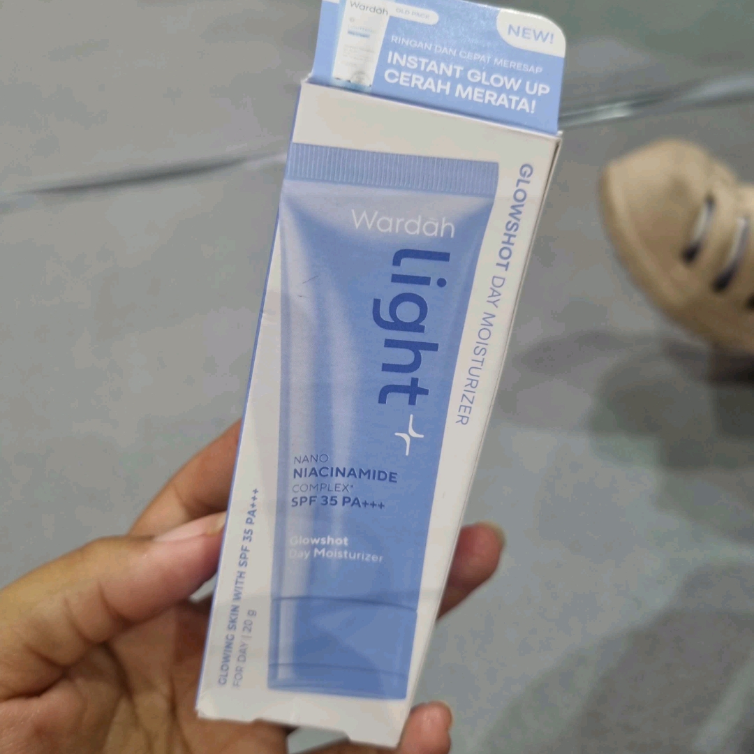 Light+ by Wardah Hydrashot Intensive Moisturizer imgfdn-1c69d3c9-750a-426c-8932-8396b034fa98