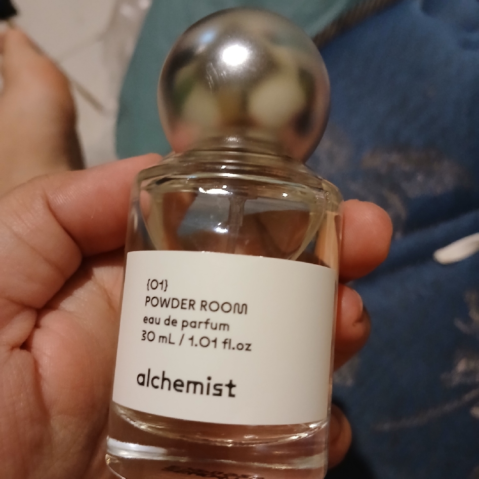 Powder Room Eau de Parfum imgfdn-8ad9ff1e-d1c9-4a22-8ed2-446ca079c762