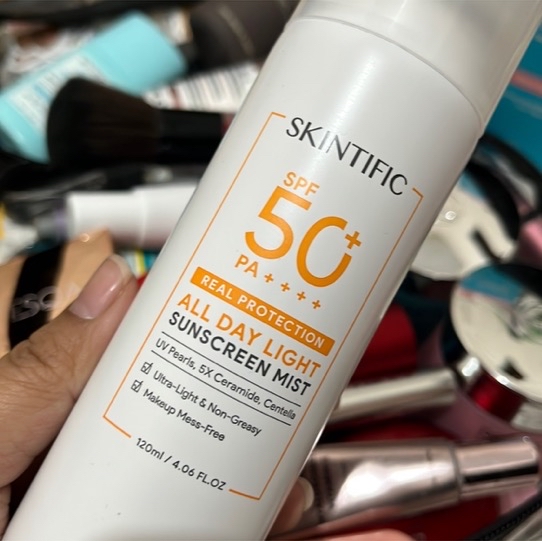 All Day Light Sunscreen Mist imgfdn-dc1fdd24-98e4-48f5-ab59-7b4054d5ce44
