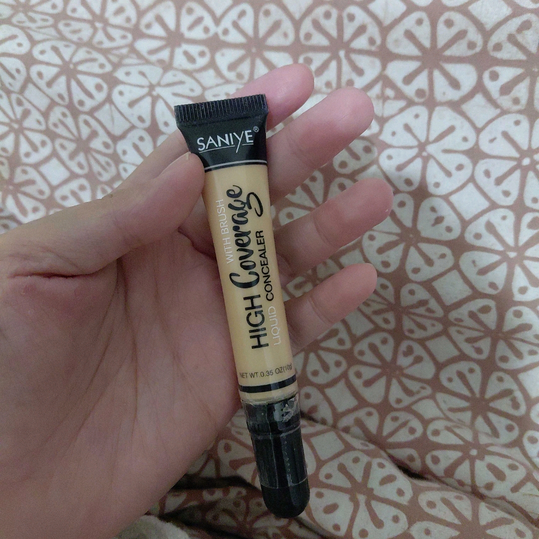 High Coverage Liquid Concealer With Brush - 01 Light Pale imgfdn-11d1fe38-5a7c-45b2-aa21-1e48cebca8a2