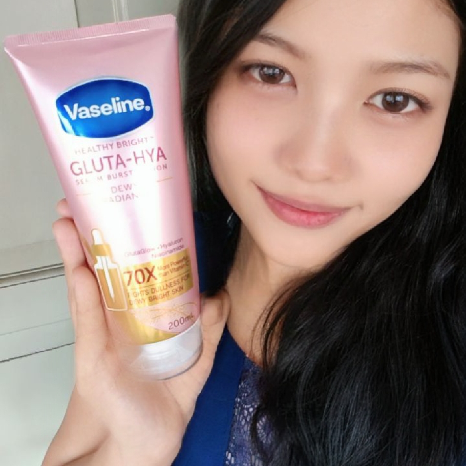 Healthy Bright Gluta-Hya Serum Burst Lotion - Dewy Radiance imgfdn-68c521a9-b11f-4aee-b18e-7e59a59c4cec