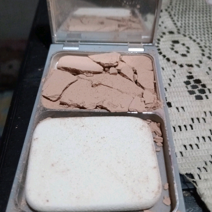 Lustrous Pressed Powder - Ivory imgfdn-8177e784-1dd3-4b6f-bc39-3bb06010745f