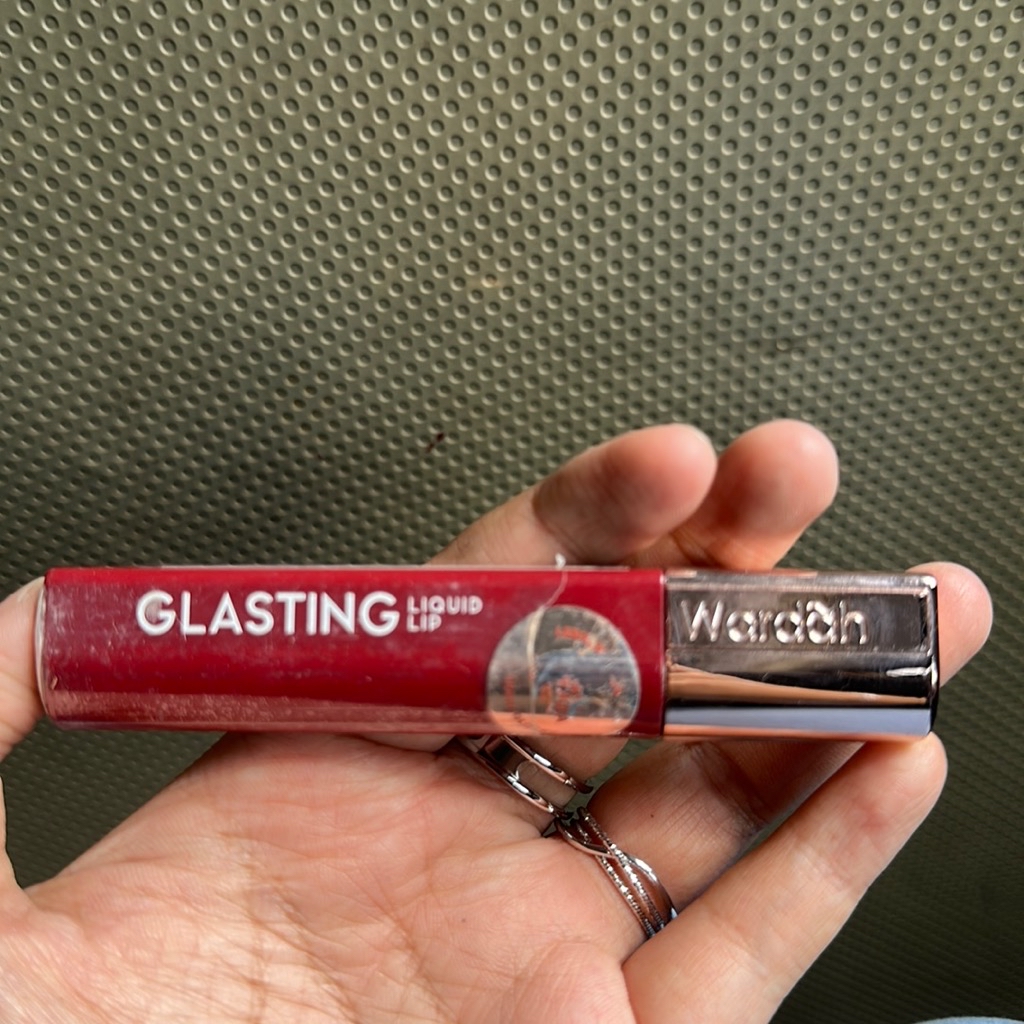 Glasting Liquid Lip - 08 Plush Pome imgfdn-084a3e4d-7b07-416f-ba41-33e18a21496e