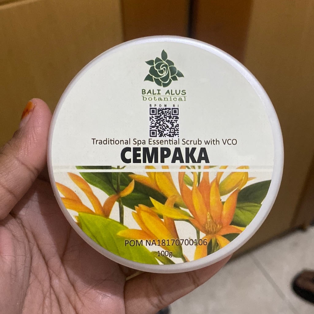 Traditional Spa Essential Scrub - Cendana Madu imgfdn-952f6468-33d3-47a2-ba67-0e77c396b414