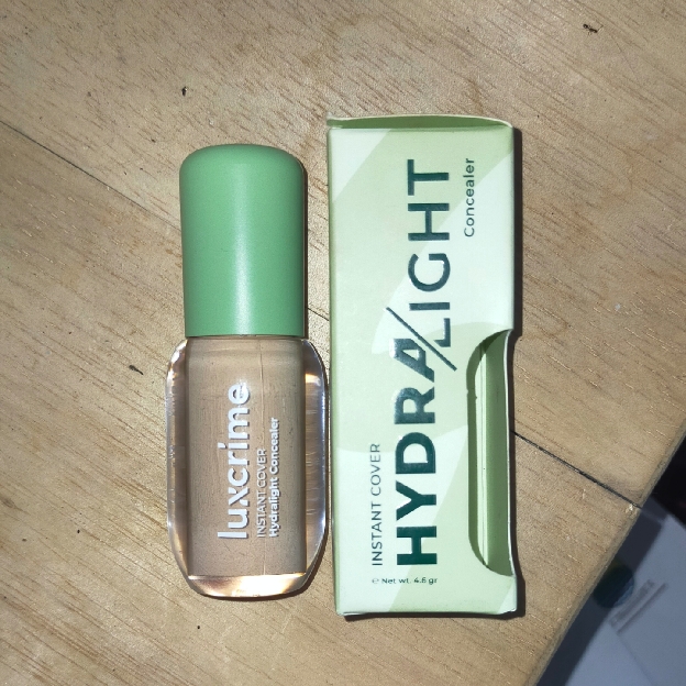 Instant Cover Hydralight Concealer - W01 imgfdn-d2ff6b89-5e14-426a-aa61-2070094ae46e
