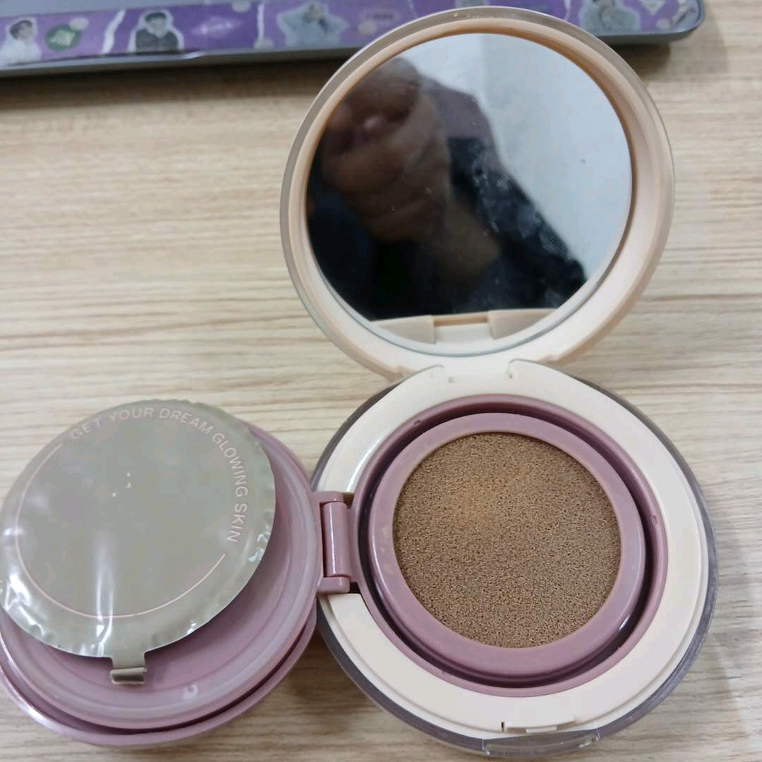 Colorfit Perfect Glow Cushion - 32N Neutral Beige imgfdn-76f0565a-c601-42ab-a3fe-cab271f09e1f