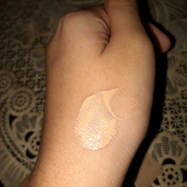 Skin Tint Moisture Glow SPF 50 PA+++ - 3.5 Sand Beige imgfdn-83cd8518-00a1-4639-97dc-9a686509226d