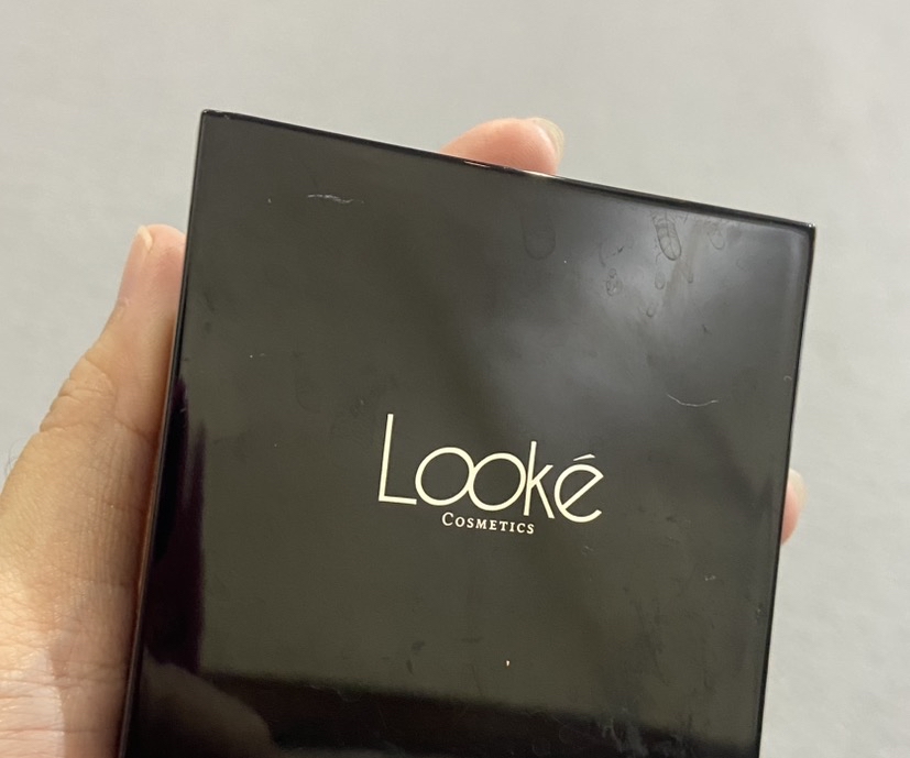 Holy Perfecting Pressed Powder - Maia imgfdn-886c9509-836c-4816-aa8d-4f36f9178fae