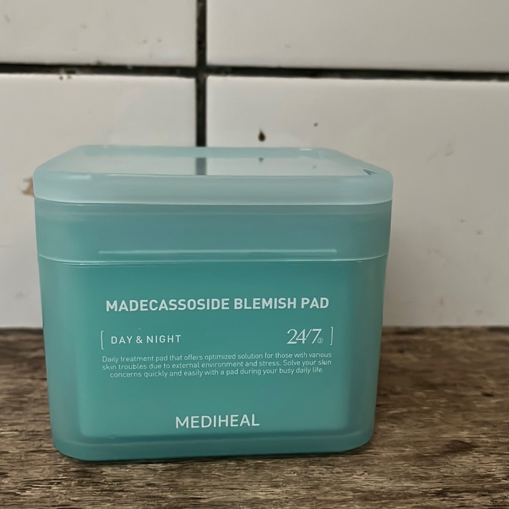 Madecassoside Blemish Pad imgfdn-da90bda6-501a-4fff-bf37-381565effc71