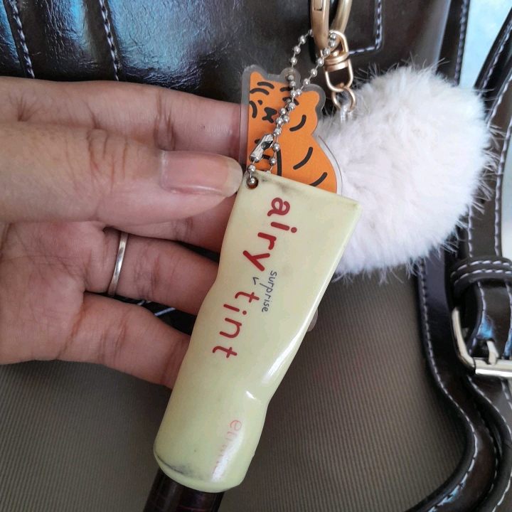 Airy Surprise Tint - 12 Fuzzhia imgfdn-9fc1e235-e609-420e-b6c8-affa56530c35