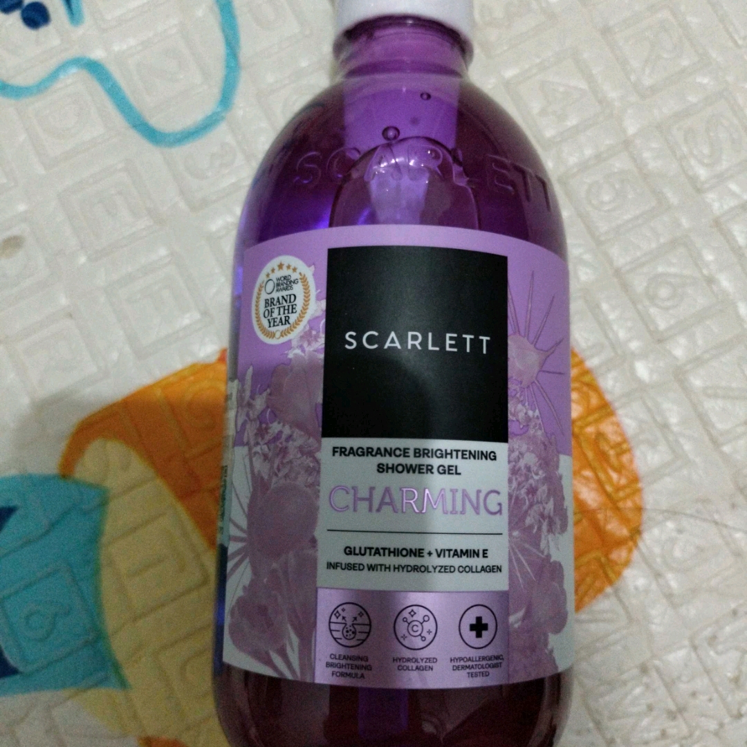 Fragrance Brightening Shower Gel - Charming imgfdn-0924716f-53bf-4328-a1e7-3ddea00582c6