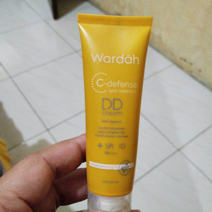 C-Defense DD Cream - Natural imgfdn-c89474b6-7863-45dd-b5c1-95a60d6df3e1
