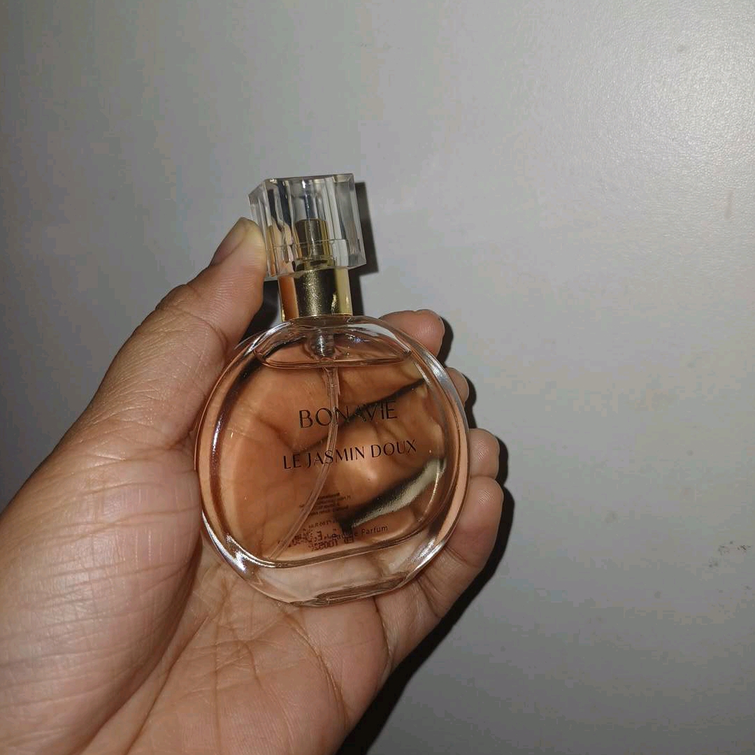 Eau De Parfum - Le Jasmin Doux imgfdn-f9f9ec87-29e8-491f-89de-d3712f8e0c30