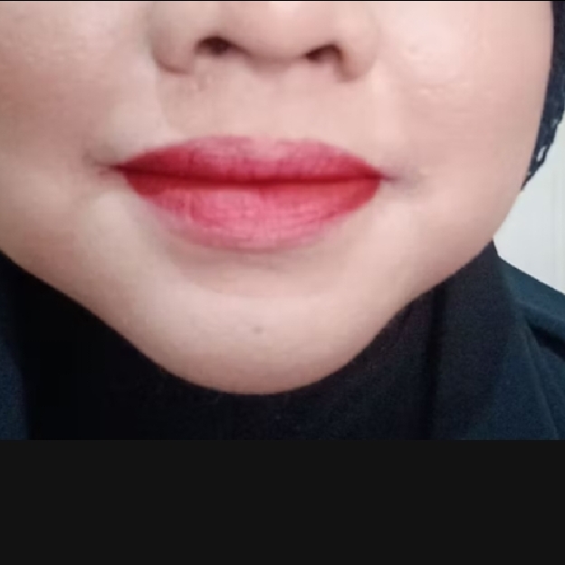 Oh My Glam Matte Kiss Lip Cream - 12 Scarlet imgfdn-997eea91-8fa0-4a35-b5a5-3b2f9ac4bf66