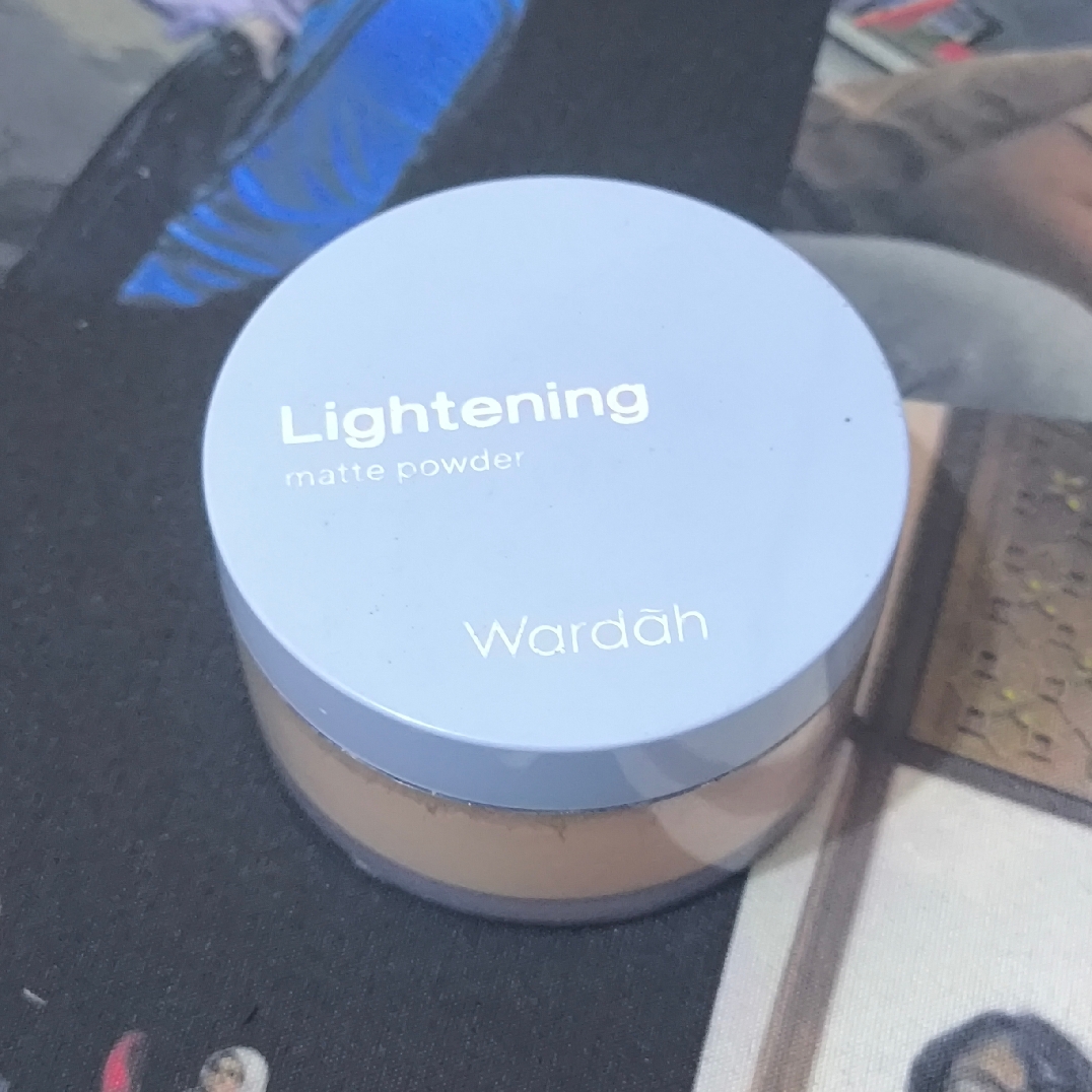 Lightening Matte Powder - 04 Light Ivory (22N) - Reformulation in October 2023 imgfdn-b213083e-8722-43f4-a33f-e81125bca1fc