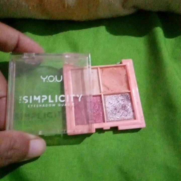 Simplicity Eyeshadow Quad - Flair imgfdn-24c7355c-4a48-40e1-971f-8ea90614ba3b