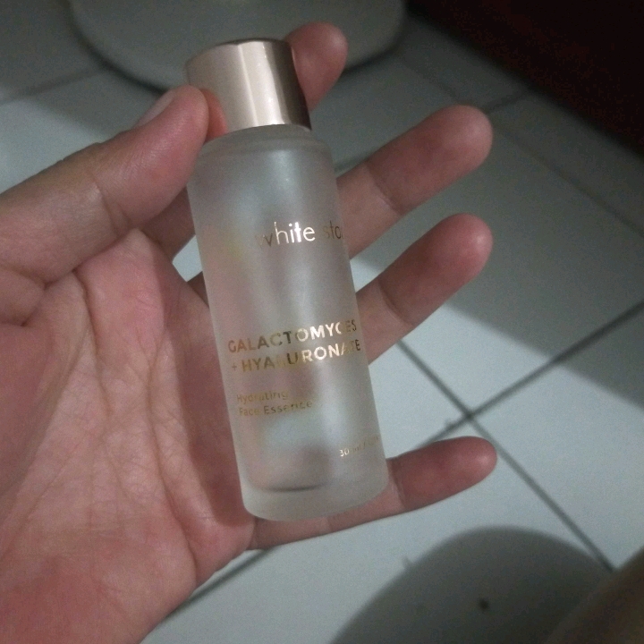 Hydrating Face Essence imgfdn-5b6851fe-91e3-4750-8c66-421af2965ed3