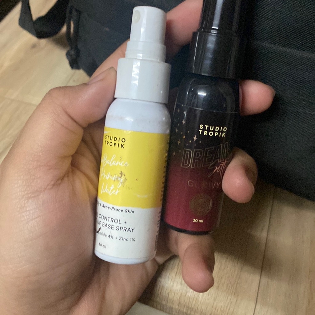 DreamSetter Glowy: Make-up Setting Spray with Pollution Protection imgfdn-977f8293-fa35-4f21-9501-3f7edd6625a7