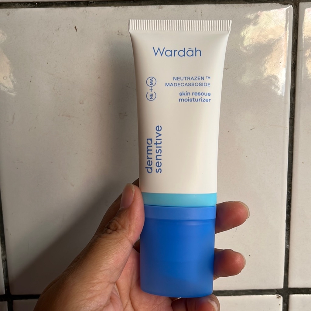 Derma Sensitive Skin Rescue Moisturizer imgfdn-4ed8bdbe-671b-4a69-b3aa-ee5db0bc4a84
